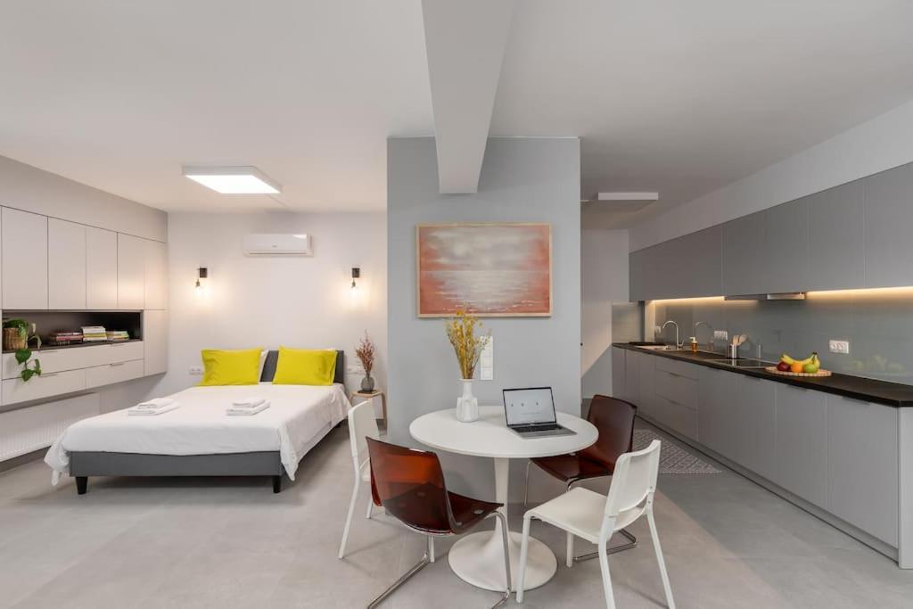 Stylish Studio Downtown Athena Bagian luar foto